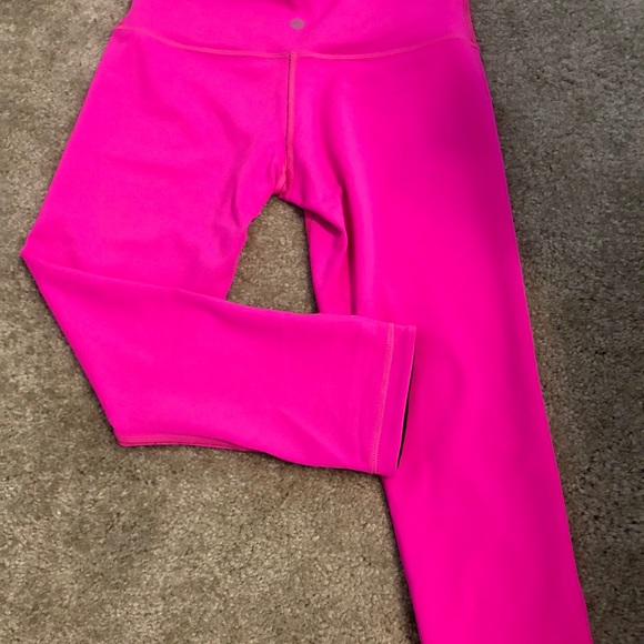lululemon athletica Pants - Lululemon Wunder Under Crop size6